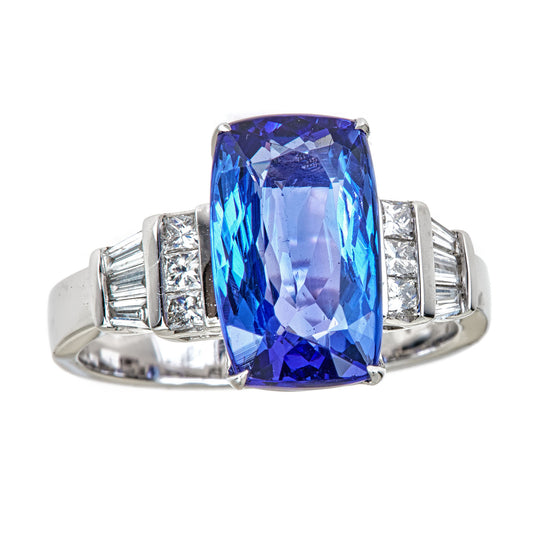 18KW TANZANITE RING