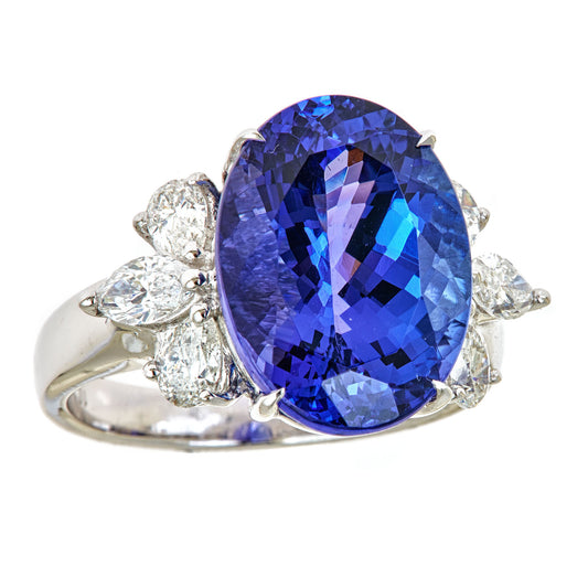 18KW TANZANITE RING